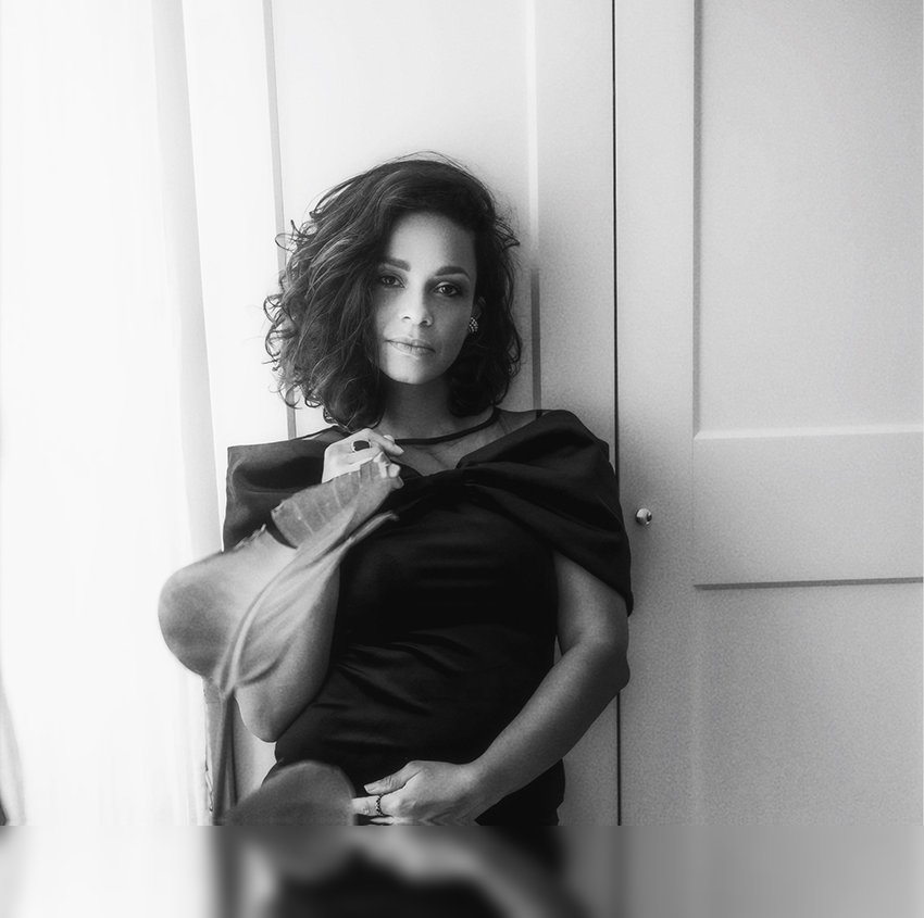 Selbstporträt von Janine Metzger, Fotografin für Personal Brand Architektur in Weinheim und deutschlandweit